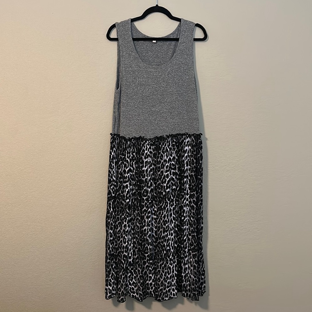 Oddy Leopard Print dress with ribbed solid top